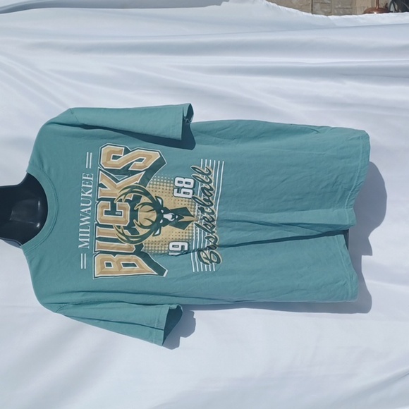 NBA Other - NBA Milwaukee Bucks Basketball T-Shirt, Sz L